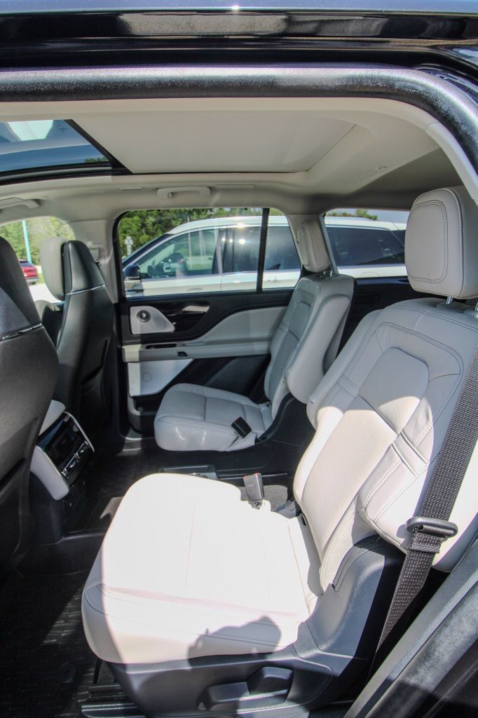 Used 2025 Lincoln Aviator Reserve w/ Equipment Group 201A AWD/4WD image 8