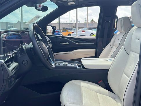 Used 2024 Cadillac Escalade Sport image 11