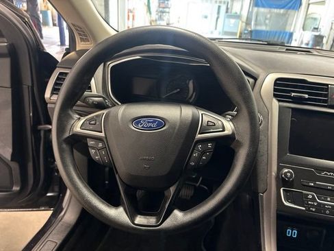 Used 2020 Ford Fusion SE FWD image 15