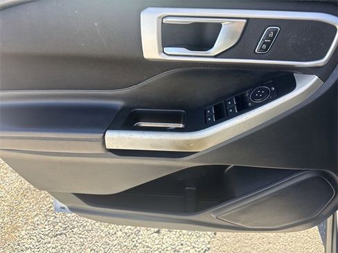 Used 2020 Ford Explorer XLT image 13