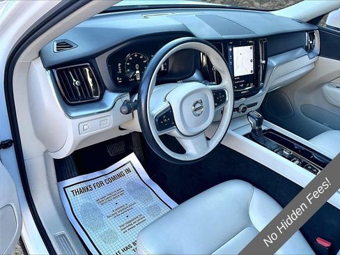 Used 2019 Volvo XC60 T5 Momentum w/ Premium Package AWD/4WD image 12