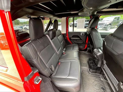 Used 2025 Jeep Wrangler Unlimited Sahara AWD/4WD image 15