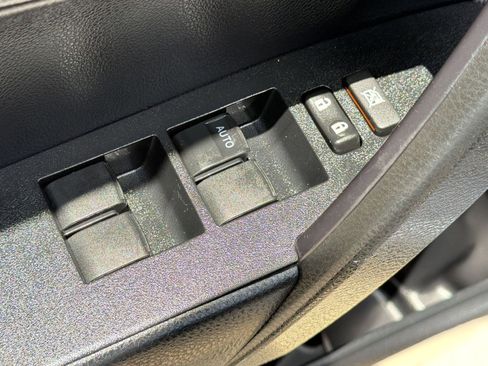 Used 2017 Toyota Corolla SE w/ Carpet Mat Package (TMS) FWD image 20
