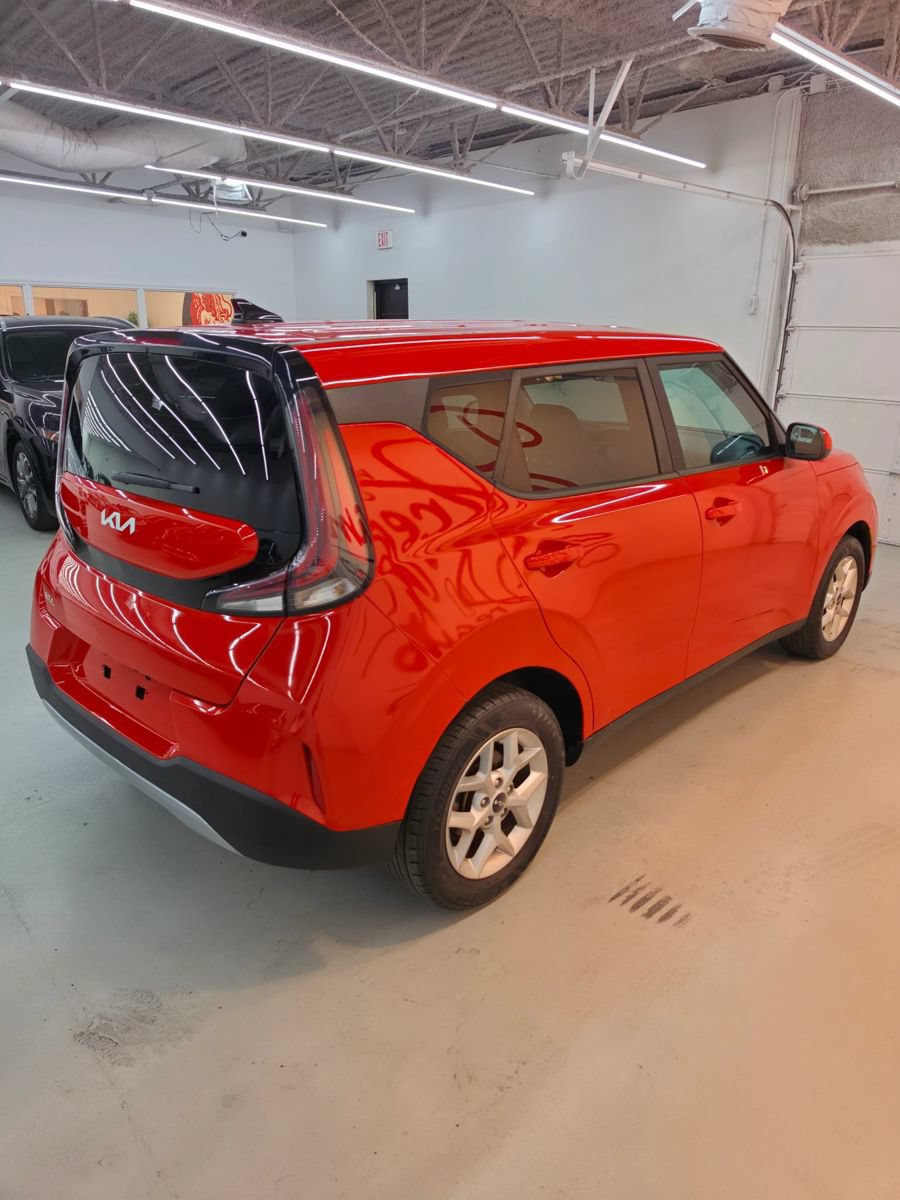 Used 2024 Kia Soul LX w/ Option Group 015 FWD image 6