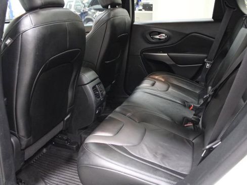 Used 2022 Jeep Cherokee Limited image 24