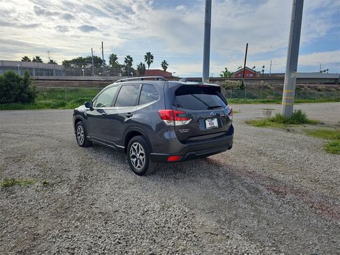 Used 2023 Subaru Forester Premium image 5
