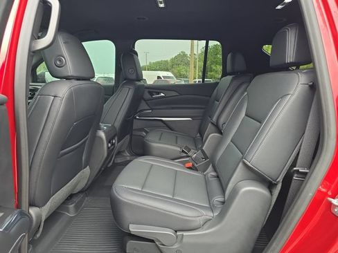 Used 2025 Chevrolet Traverse LT w/ LPO, Floor Liner Package FWD image 13