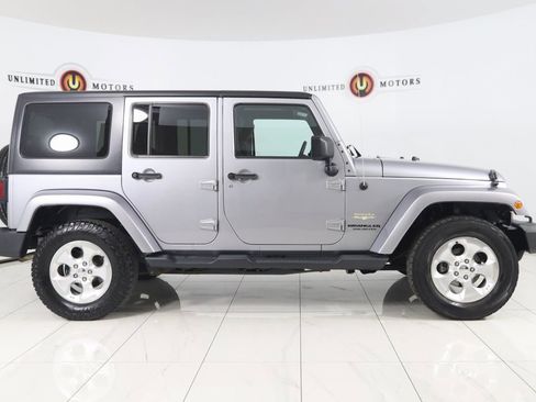 Used 2013 Jeep Wrangler Unlimited Sahara image 2