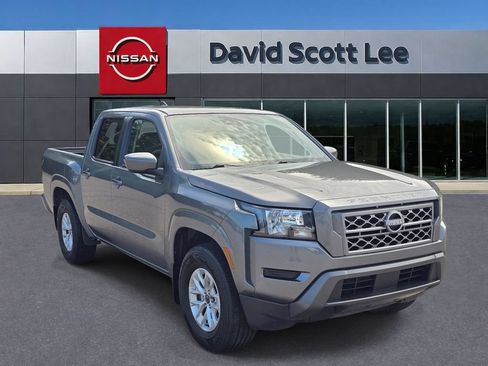 Used 2024 Nissan Frontier SV w/ Technology Package RWD image 3