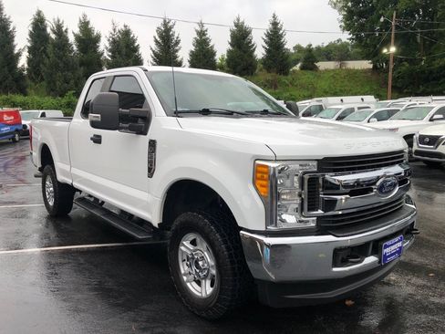 Used 2017 Ford F250 XL w/ Power Equipment Group AWD/4WD image 8