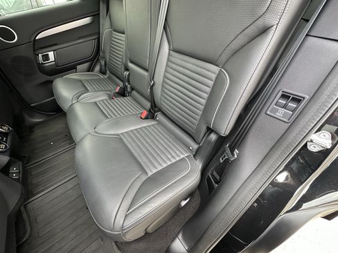 Certified 2024 Land Rover Discovery Dynamic SE AWD/4WD image 30