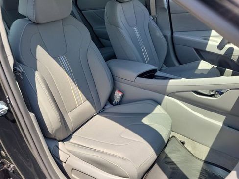 New 2026 Hyundai Elantra Hybrid FWD image 19