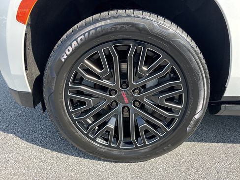 Used 2021 GMC Yukon Denali AWD/4WD image 13