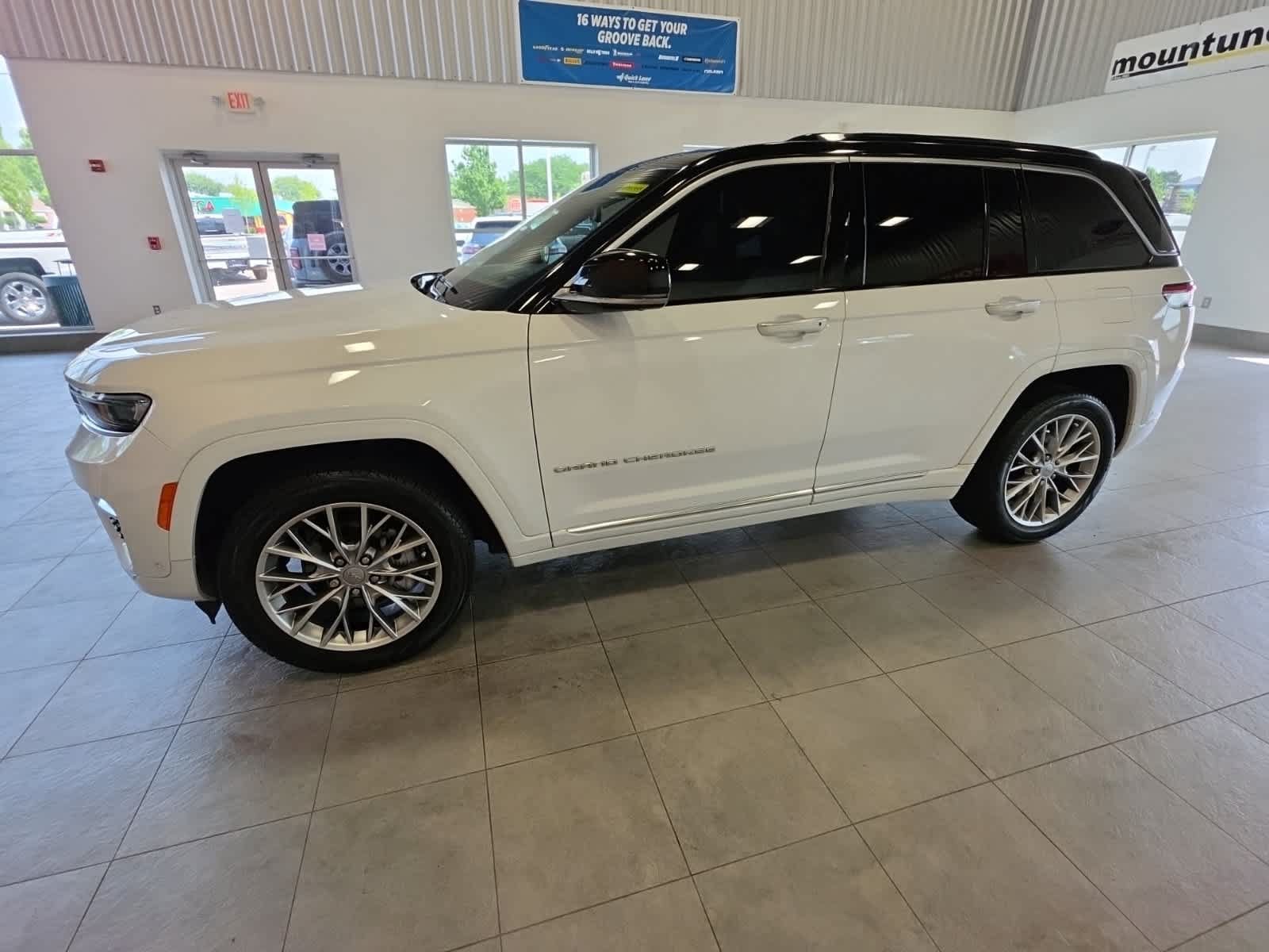 Used 2024 Jeep Grand Cherokee Summit w/ Advanced Protech Group IV AWD/4WD image 14