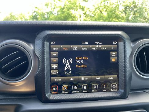 Used 2022 Jeep Wrangler Sport AWD/4WD image 16