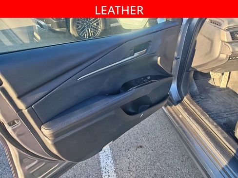 Used 2025 Toyota Camry XSE FWD image 5