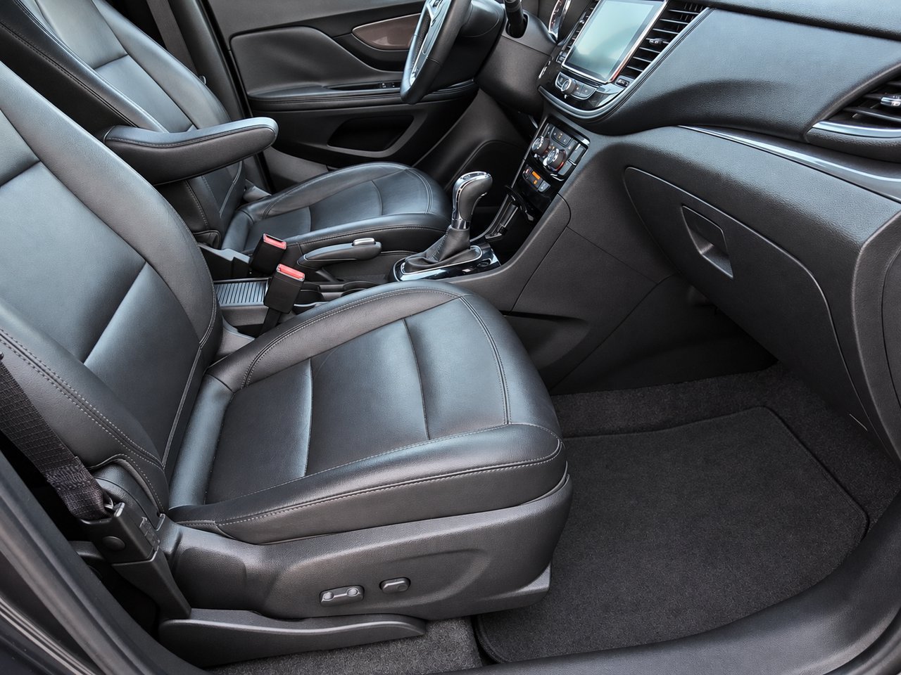 Certified 2017 Buick Encore Essence FWD image 34