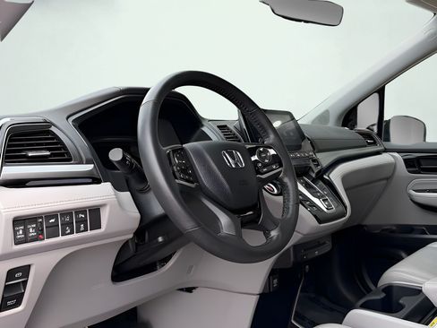 Used 2020 Honda Odyssey Elite image 2