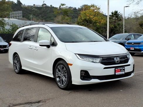 New 2026 Honda Odyssey Touring image 3