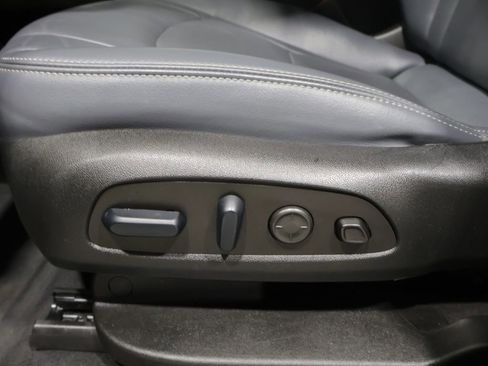 Used 2024 Buick Enclave Premium AWD/4WD image 12