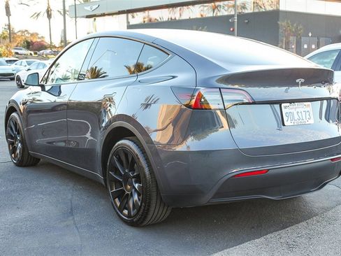 Used 2022 Tesla Model Y Long Range image 7
