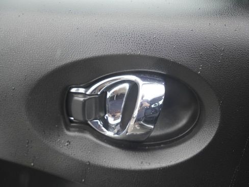 Used 2016 Nissan Juke S image 8