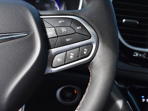 Used 2024 Chrysler Pacifica Pinnacle image 14