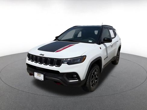 Used 2025 Jeep Compass Trailhawk w/ Trailer Tow Group AWD/4WD image 7