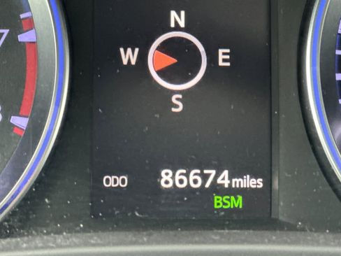 Used 2019 Toyota Highlander XLE image 23