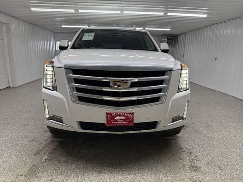 Used 2016 Cadillac Escalade ESV Premium image 2