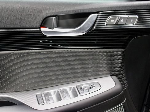 Used 2025 Hyundai Palisade Calligraphy FWD image 24