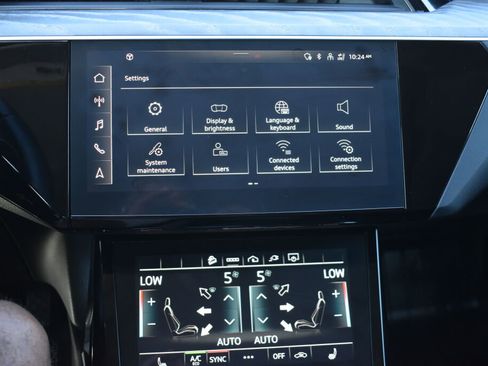 Used 2021 Audi e-tron Premium w/ Convenience Plus Package image 12