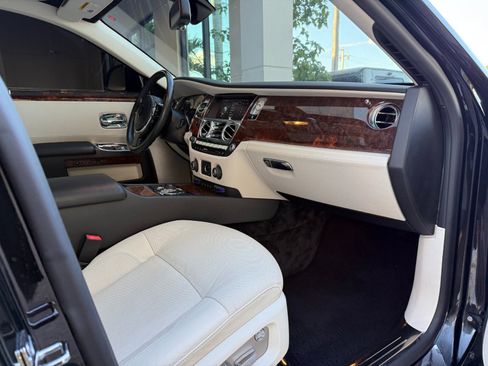 Used 2013 Rolls-Royce Ghost RWD image 26