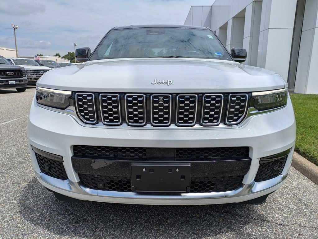 Used 2024 Jeep Grand Cherokee L Summit w/ Luxury Tech Group V AWD/4WD image 17