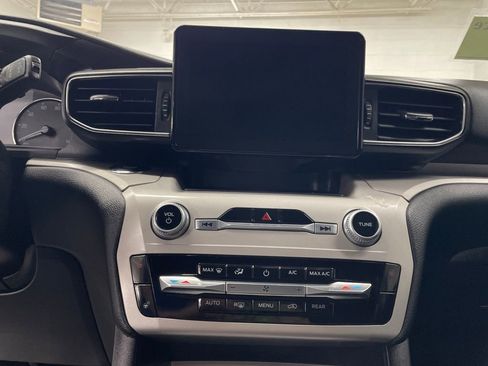 Certified 2023 Ford Explorer XLT w/ Equipment Group 202A image 22