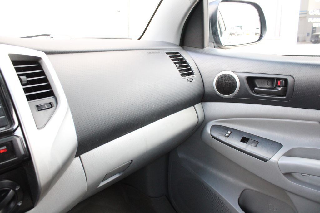 Used 2015 Toyota Tacoma 4x4 Double Cab w/ SR5 Package image 18
