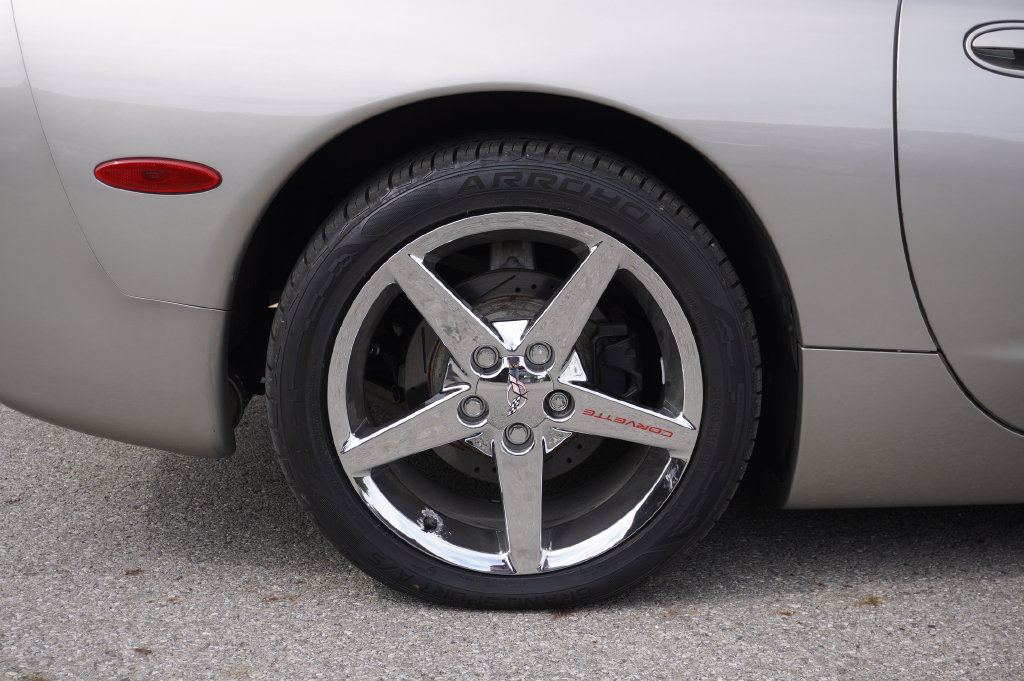 Used 2001 Chevrolet Corvette Convertible w/ Preferred Equipment Group2 RWD image 13