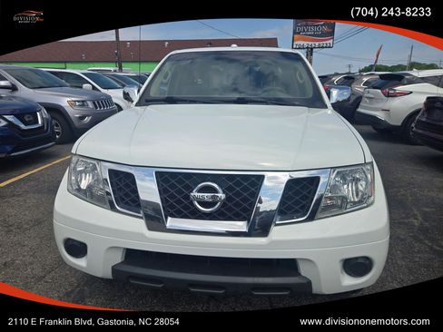 Used 2017 Nissan Frontier SV RWD image 2