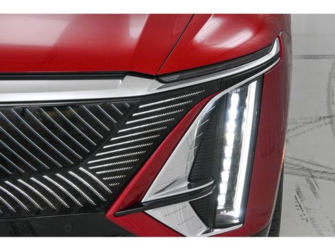 Certified 2024 Cadillac Lyriq Luxury AWD/4WD image 26