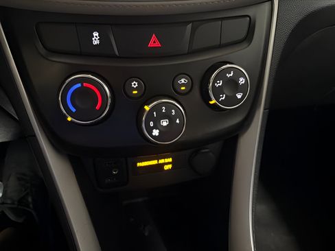 Used 2021 Chevrolet Trax LT FWD image 22