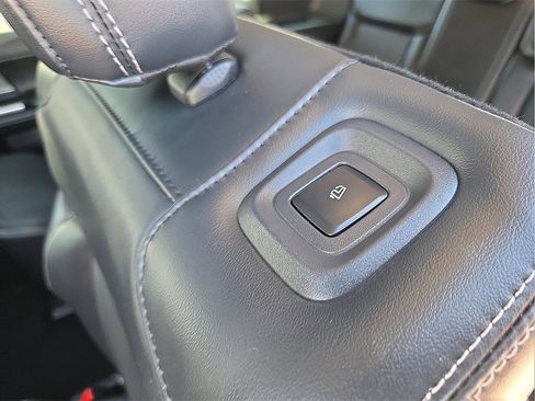 Used 2025 Ford Expedition Platinum image 14