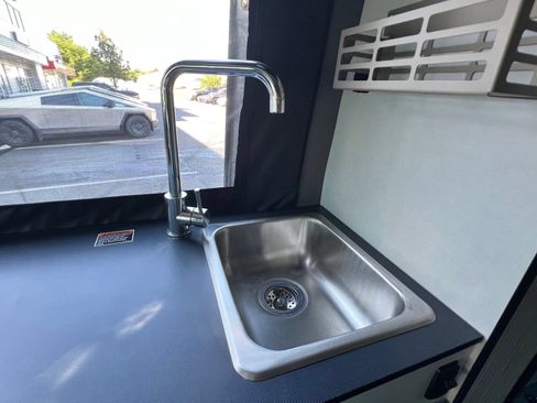 Used 2022 Mercedes-Benz Sprinter 2500 image 35