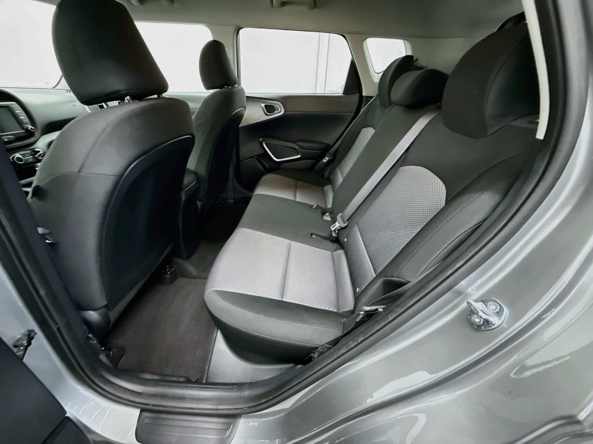Used 2025 Kia Soul LX w/ LX Technology Package FWD image 26