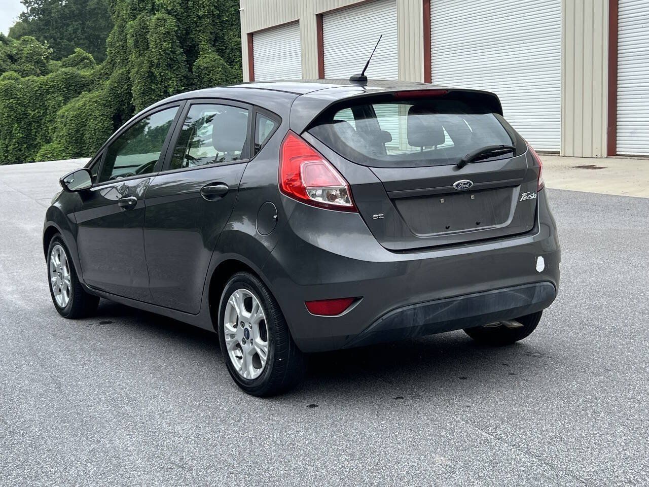 Used 2015 Ford Fiesta SE FWD image 4