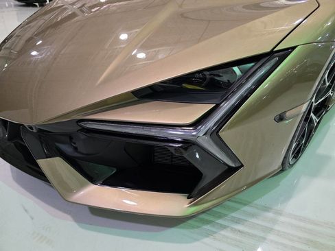 Used 2024 Lamborghini Revuelto AWD/4WD image 36