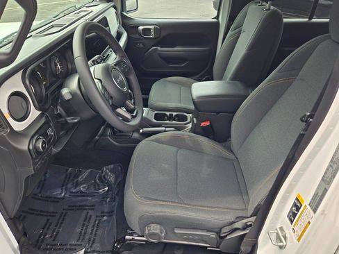 Used 2025 Jeep Wrangler Unlimited Sport AWD/4WD image 19