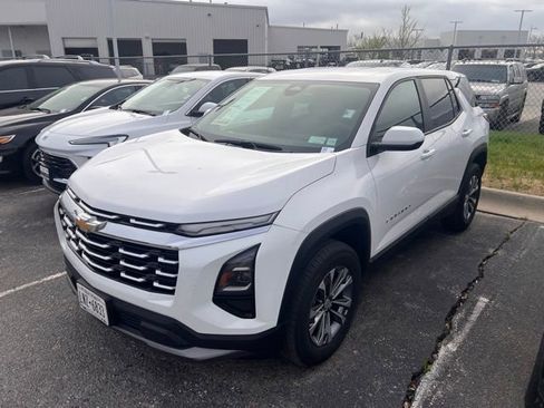 Used 2025 Chevrolet Equinox LT image 3