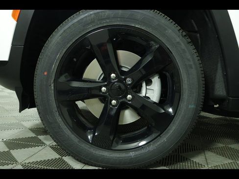 New 2025 Jeep Grand Cherokee L Altitude image 13