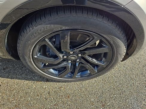 Certified 2025 Land Rover Discovery Dynamic SE image 11