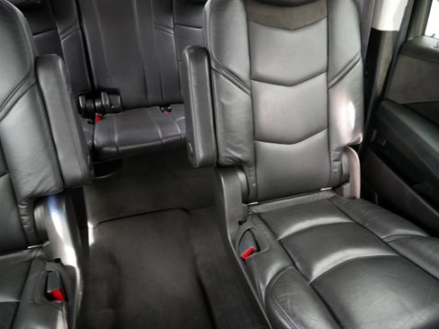 Used 2019 Cadillac Escalade ESV Premium Luxury image 14